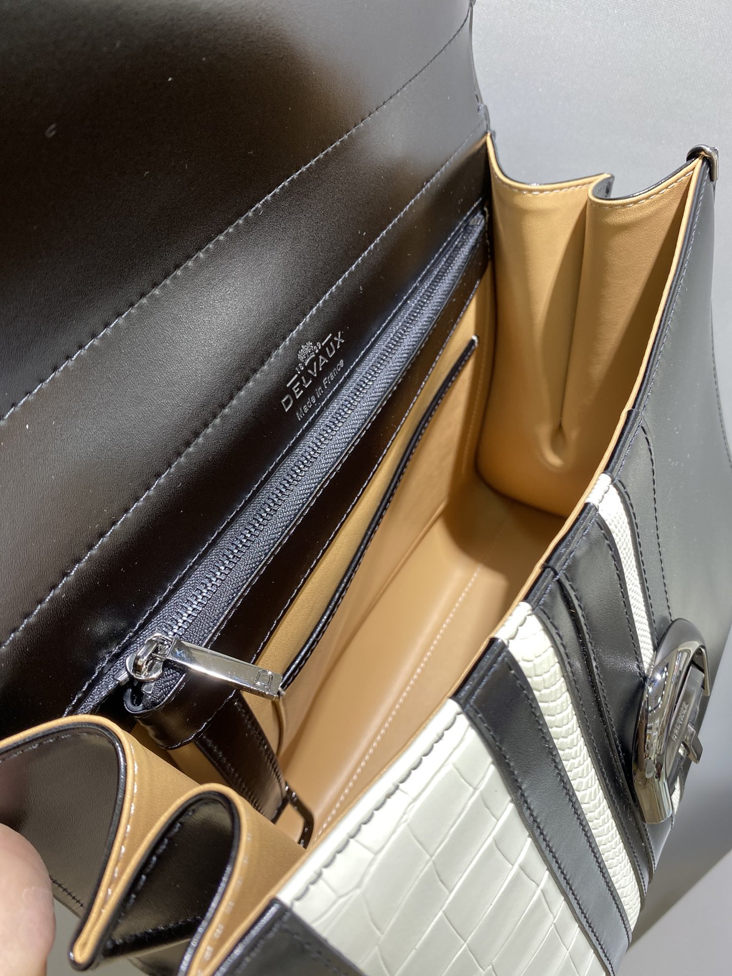 델보 브리앙 박스백 미듐